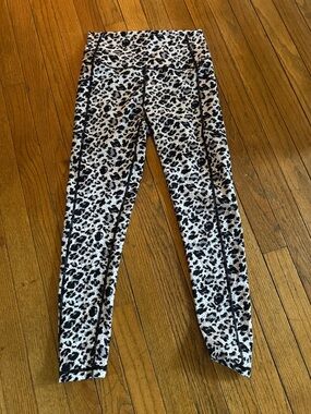 ZYIA Leopard Print High-Waist 7/8 Leggings - Black & White size 6/8